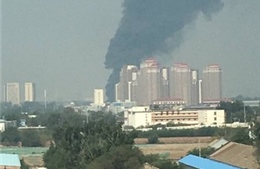 Máy bay chiến đấu J-10 của Trung Quốc rơi, khói đen cuộn trời