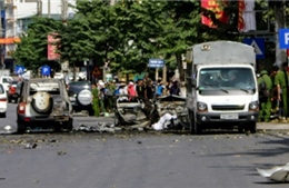 Quảng Ninh: Xe ô tô nổ nát vụn khiến 2 người chết