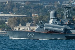 Tàu chiến Nga băng qua Eo biển Bosphorus để tham chiến tại Syria 