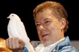 Tổng thống Colombia tặng tiền thưởng Nobel cho nạn nhân xung đột