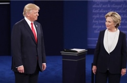 Mở màn phiên tranh luận, cặp Trump-Clinton từ chối bắt tay