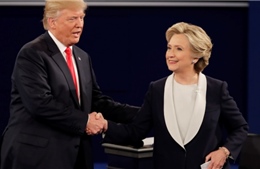 Bà Clinton và ông Trump bất ngờ dành cho nhau “lời có cánh”