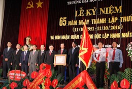 ĐH Sư phạm Hà Nội nhận Huân chương Độc lập hạng Nhất