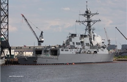 Tàu khu trục Mỹ liên tiếp bị tên lửa từ Yemen tấn công