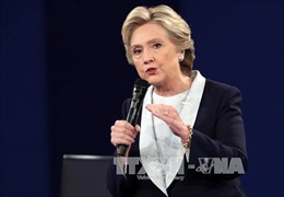 WikiLeaks bung tiếp email nhạy cảm của êkíp Clinton
