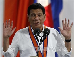 Báo Mỹ: Ông Duterte đang dâng Biển Đông cho Trung Quốc 