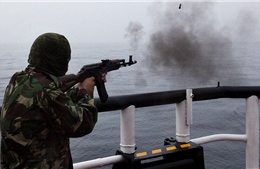 Phớt lờ cảnh báo, tàu cá Triều Tiên dính đạn tuần duyên Nga 