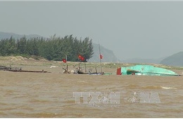 Hàng chục hộ ngư dân Quảng Bình trắng tay sau trận lũ đêm