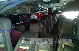 Xe buýt đầu đầu ở Pakistan, gần 80 người thương vong