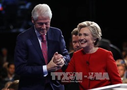 Bà Clinton nới rộng khoảng cách trước cuộc tranh luận cuối 