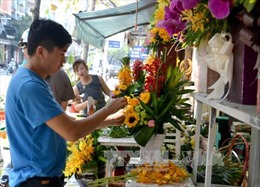 Sôi động thị trường hoa, quà tặng ngày Phụ nữ Việt Nam