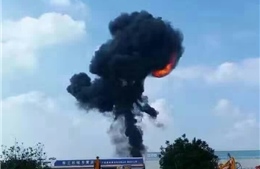 Trung Quốc: Máy bay ném bom lao xuống đất cháy ngùn ngụt