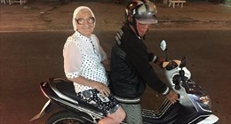 Bà cụ Nga 89 tuổi một mình xách ba lô du lịch Việt Nam