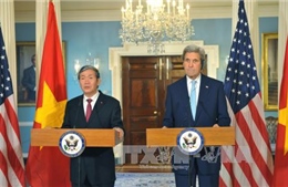 Đồng chí Đinh Thế Huynh hội đàm với Ngoại trưởng Hoa Kỳ John Kerry