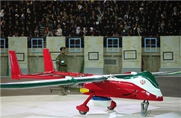 Iran trình làng "máy bay không người lái cảm tử"