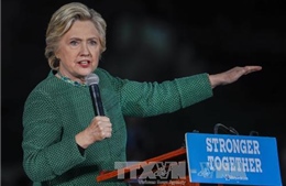 FBI mở lại điều tra vụ bê bối thư điện tử của bà Clinton