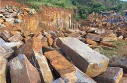 Ngang nhiên khai thác đá trái phép ở Đắk Nia