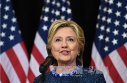 FBI có giấy phép xem xét các thư điện tử của bà Clinton