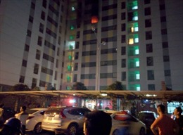 Dập tắt vụ cháy tại chung cư Linh Đàm