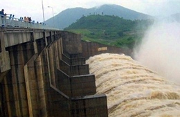 Thủy điện sông Ba Hạ đang xả lũ 9.000 m3/giây