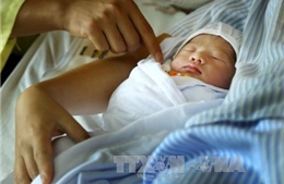 Cháu bé đầu tiên ra đời từ phương pháp thụ tinh nhân tạo tại Phú Thọ 