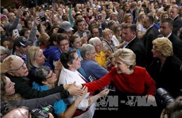 Số người tham gia cuộc vận động tranh cử của bà Clinton cao kỷ lục