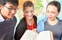 Nhiều học bổng cho sinh viên xuất sắc Việt Nam