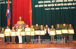 Trao Huân, Huy chương cho quân tình nguyện và chuyên gia Việt Nam tại Lào 