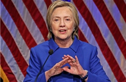 Bà Clinton xuất hiện với mặt mộc sau khi thừa nhận thất bại
