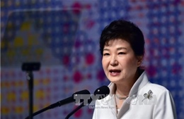 Tổng thống Park Geun-hye bị nghi ngờ dính bê bối tham nhũng