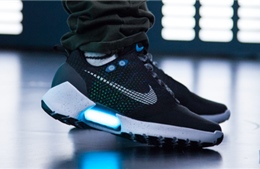 Nike ra mắt siêu phẩm giày tự buộc dây