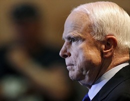 Thượng nghị sĩ John McCain cảnh báo ông Trump hầu tòa 