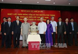Tổng Bí thư thăm Đại sứ quán, đại diện cộng đồng Việt Nam tại Lào