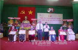 111 mẹ nhận danh hiệu "Bà mẹ Việt Nam anh hùng" 
