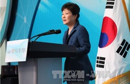 Tổng thống Hàn Quốc xin từ bỏ quyền lực 