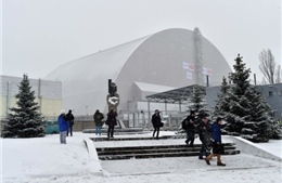 Đóng nắp “quan tài” nặng gấp ba Tháp Eiffel cho Chernobyl