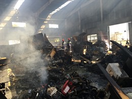 Dập tắt vụ cháy lớn tại cụm công nghiệp Ngọc Hồi, Hà Nội