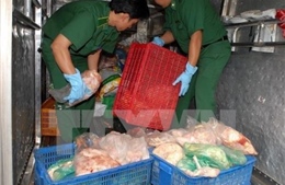 Quảng Ninh thu giữ 1,6 tấn thực phẩm không rõ nguồn gốc