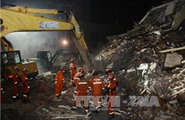 Sập nhà tại Trung Quốc, 5 người bị chôn vùi