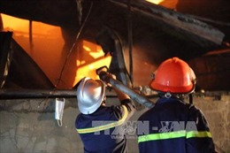 Hiện trường vụ cháy 1.300 m2 nhà xưởng tại La Phù