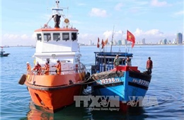Quảng Ngãi tiếp nhận ngư dân Philippines bị nạn trên biển