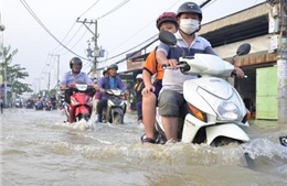 Áp thấp gây gió giật mạnh trên Biển Đông, Nam Bộ mưa lớn