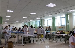 Gần 60 công nhân nhập viện nghi do dị ứng ăn trưa 
