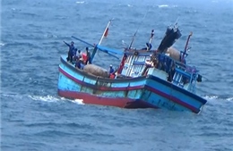 Tích cực tìm kiếm 3 ngư dân Bình Định mất tích trên biển