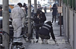 Nổ bên ngoài hiệu sách ở Italy, một cảnh sát bị thương nặng 