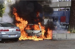Pháp "đau đầu" vì nạn đốt xe ô tô trong đêm giao thừa