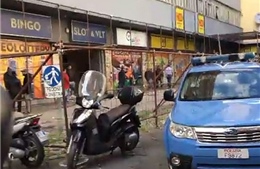 Italy: Băng đảng nổ súng, bé gái 10 tuổi trúng đạn lạc
