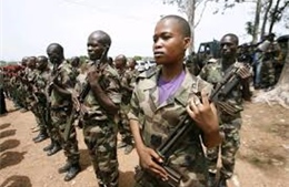 Binh biến tại Cote d&#39;Ivoire, cảnh sát bị thu giữ vũ khí
