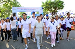 Hơn 15.000 người tham gia đi bộ vì người nghèo đón Tết 