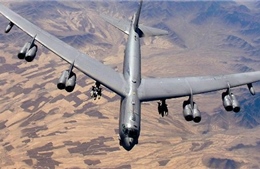 Liệu Mỹ có từ bỏ B-52 sau vụ &#39;rơi động cơ khi đang bay&#39;?